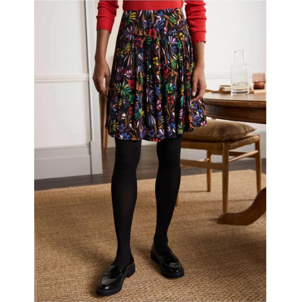 Boden Victoria Pleated Mini Skirt in Vibrant Floral